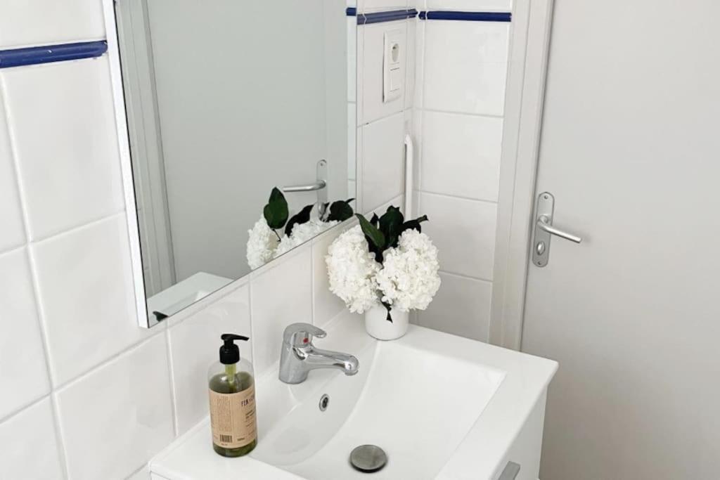 Studio Sous Les Toits Tres Bien Place Et Climatise Montpellier Exterior foto