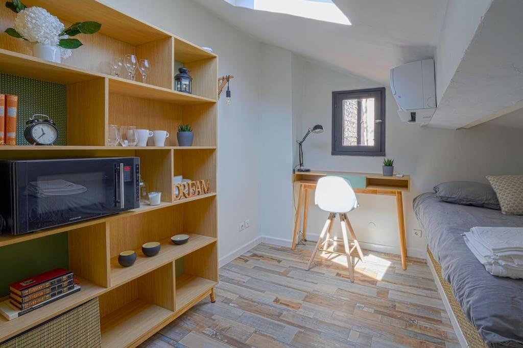 Studio Sous Les Toits Tres Bien Place Et Climatise Montpellier Exterior foto